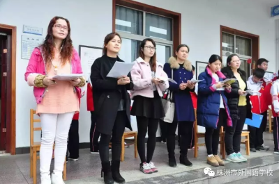 图2：全体语文老师担任比赛评委.png